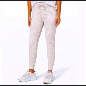 Lululemon Limited Edition Velvet Joggers size 6